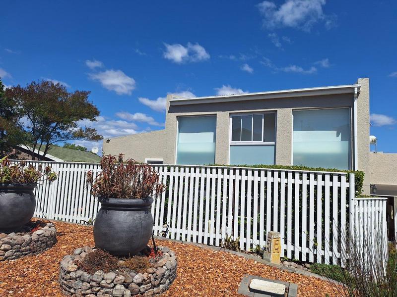 3 Bedroom Property for Sale in Fraaiuitsig Western Cape